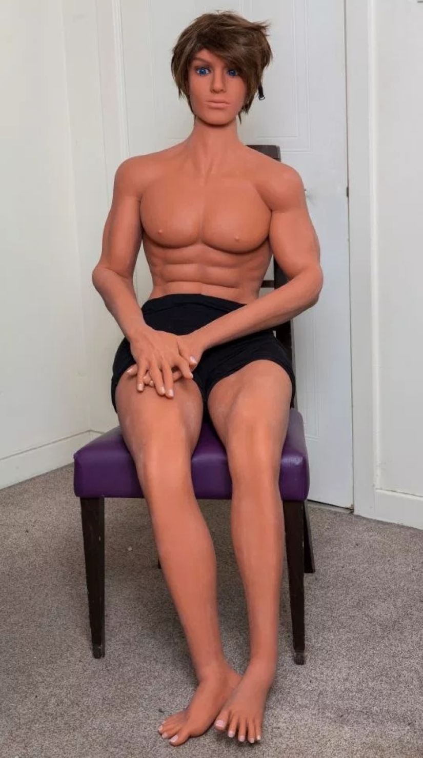 "Henry turned out to be cold and stank of rubber": impressions of sex with a male doll "Henry turned out to be cold and stank of rubber": impressions of sex with a male doll