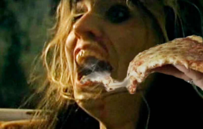 Horror with ketchup: users add pizza to the frames from scary movies