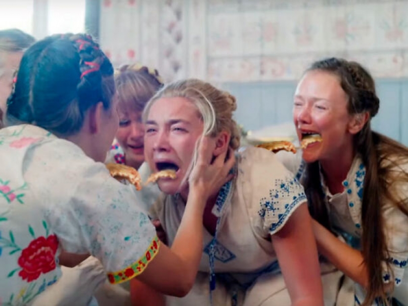 Horror with ketchup: users add pizza to the frames from scary movies