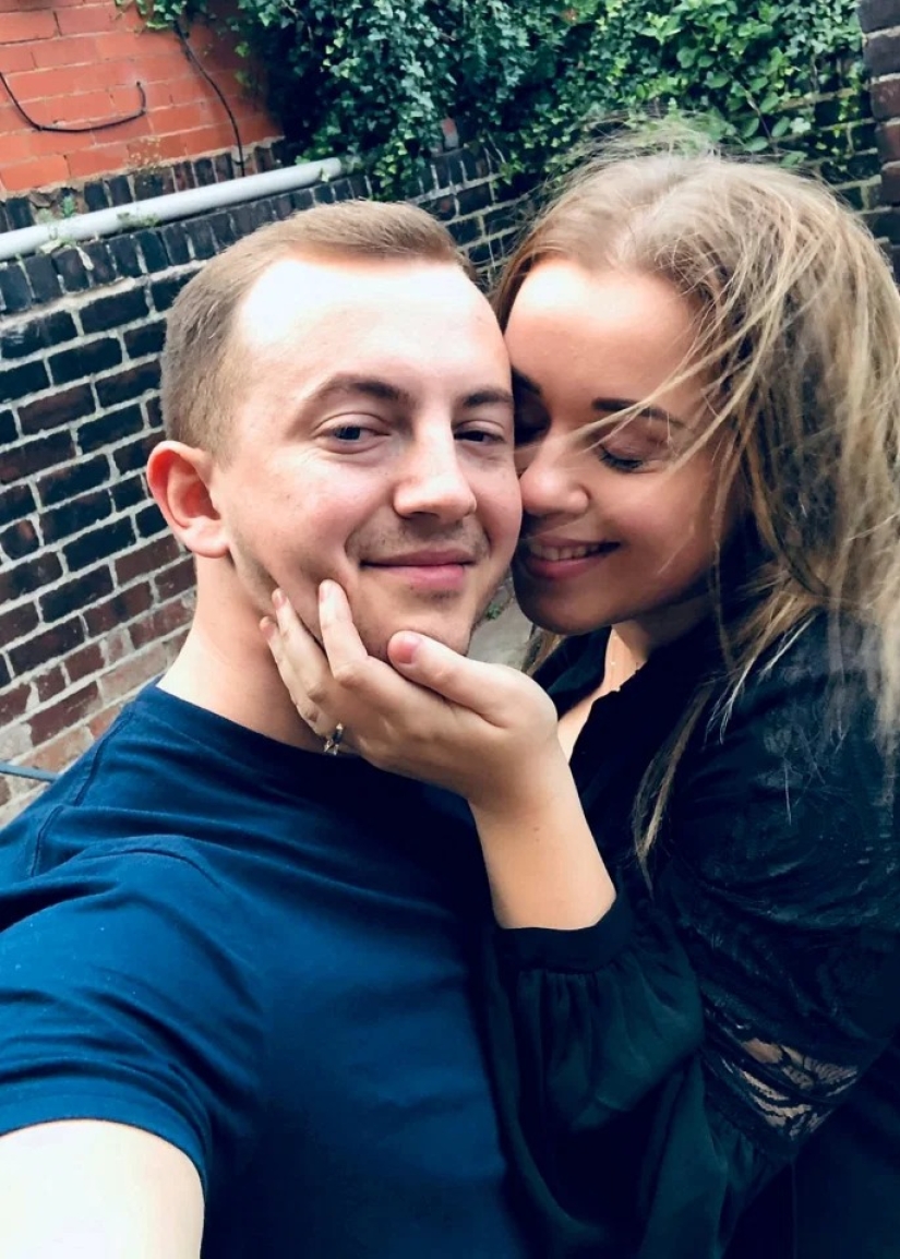 Hot love: a guy burned down an apartment, making a marriage proposal to his beloved Hot love: a guy burned down an apartment, making a marriage proposal to his beloved