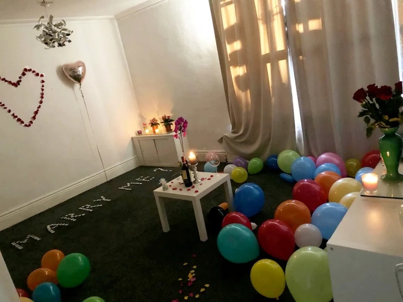 Hot love: a guy burned down an apartment, making a marriage proposal to his beloved Hot love: a guy burned down an apartment, making a marriage proposal to his beloved