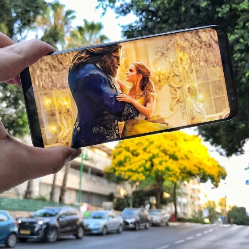 How an artist combines reality with images from his smartphone