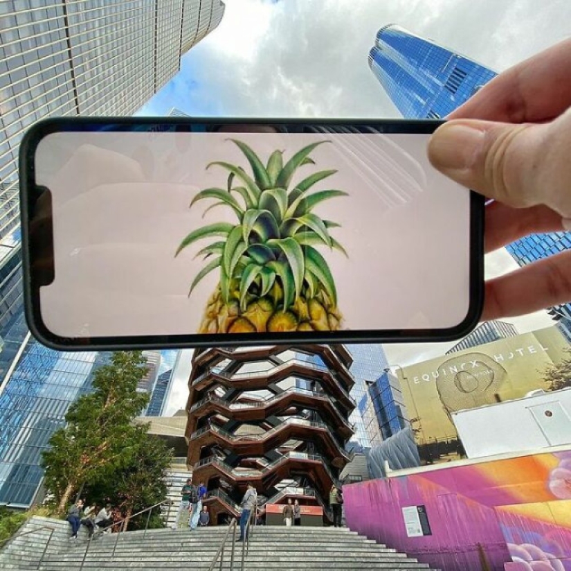 How an artist combines reality with images from his smartphone