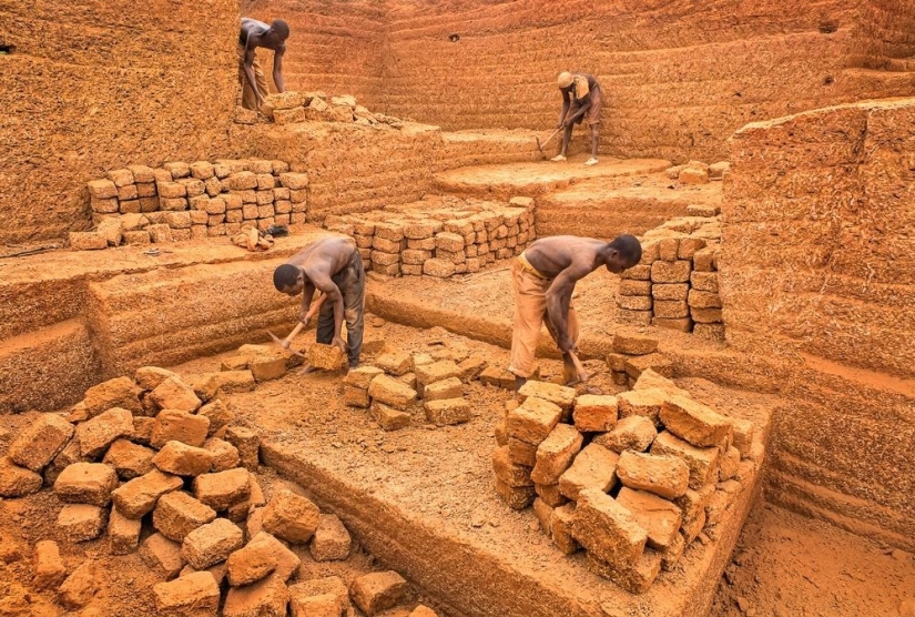 How brick is mined in Karaba, Burkina Faso How brick is mined in Karaba, Burkina Faso