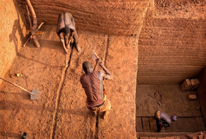 How brick is mined in Karaba, Burkina Faso How brick is mined in Karaba, Burkina Faso