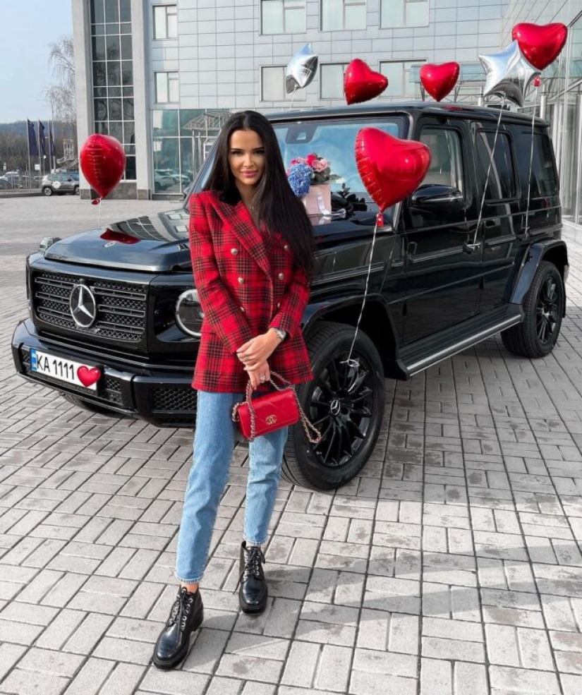 How does the most expensive escort girl in Russia and Ukraine live and earn how much