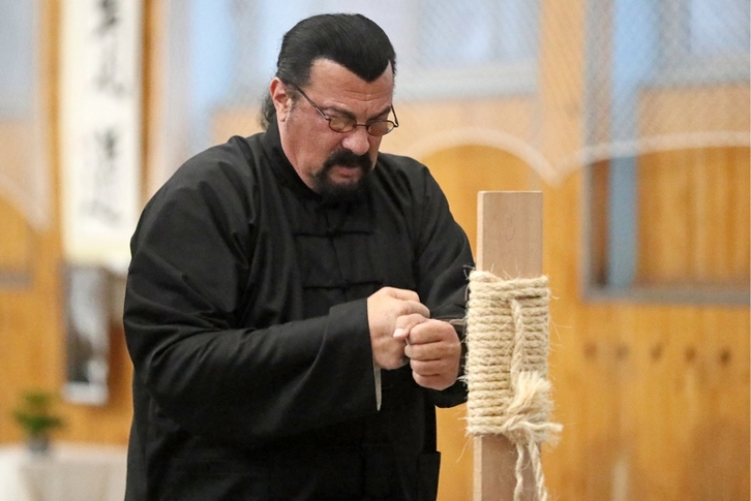How is the "new Russian" Steven Seagal doing in Russia: an actor, a Buddhist saint, and a thunderstorm of chickens