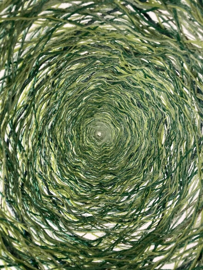 How to make an original Christmas tree with their hands