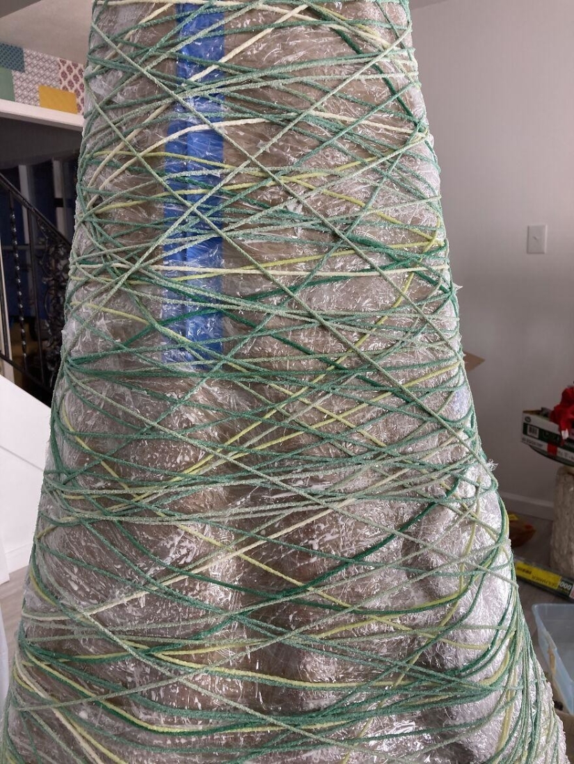 How to make an original Christmas tree with their hands