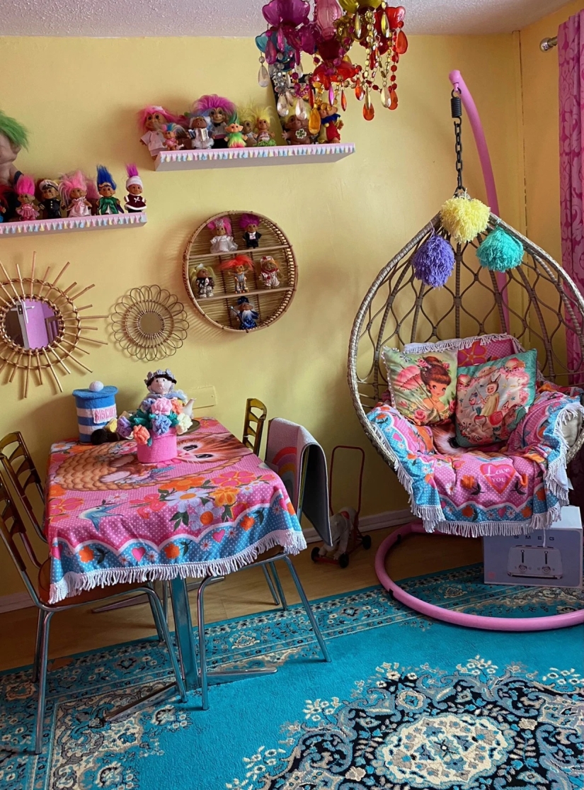 How to quickly and inexpensively turn a boring kitchen into a paradise for Barbie