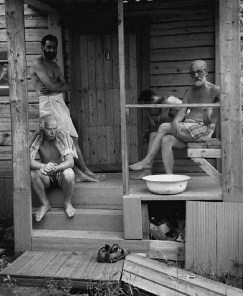 How two psychiatrists had fun: the epic photoshop of Carl Jung and Sigmund Freud