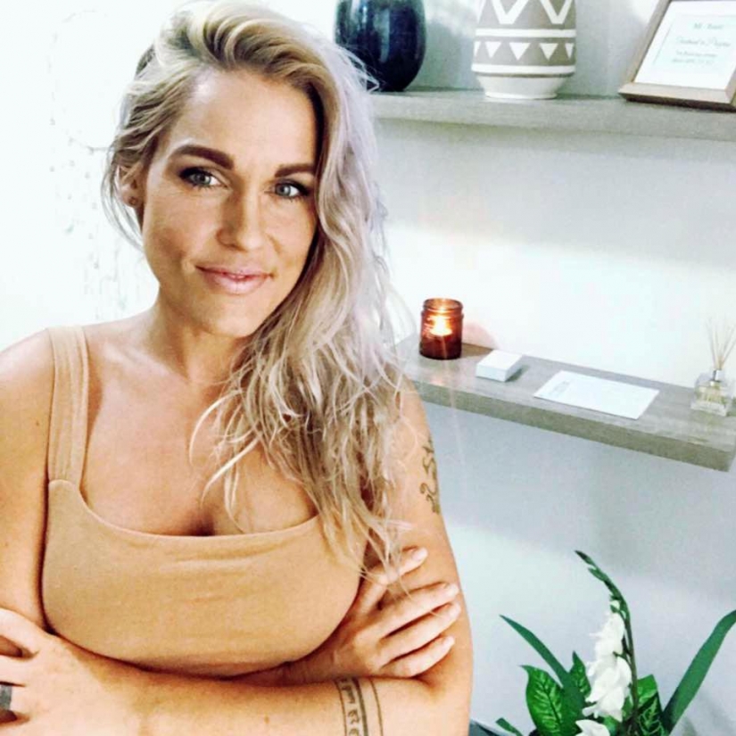 Hugs with strangers: an Australian woman has come up with an unusual way of earning money, and she is doing great Hugs with strangers: an Australian woman has come up with an unusual way of earning money, and she is doing great