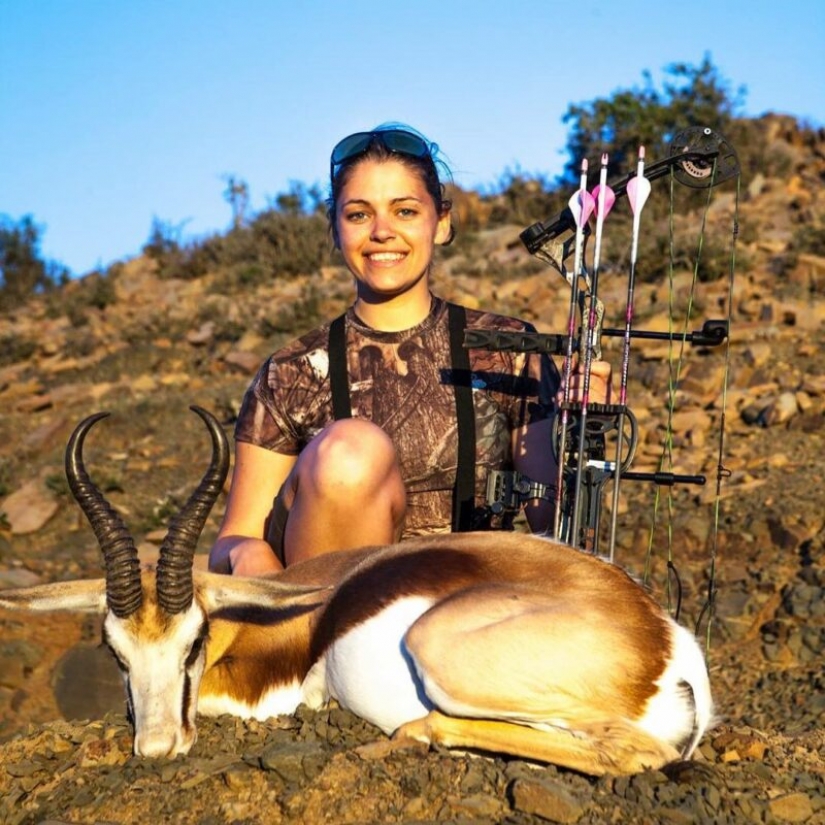 Huntress sells her erotic photos with slaughtered animals for the sake of protecting nature Huntress sells her erotic photos with slaughtered animals for the sake of protecting nature
