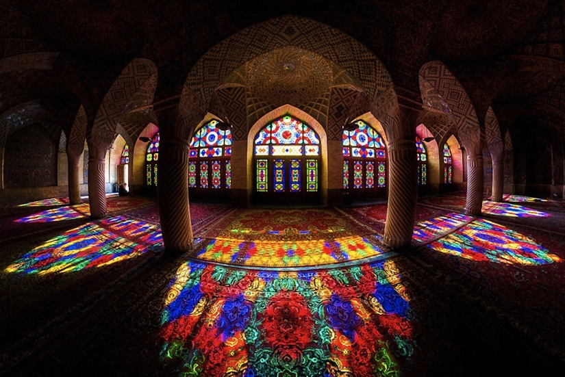 Hypnotic patterns of Iranian mosques