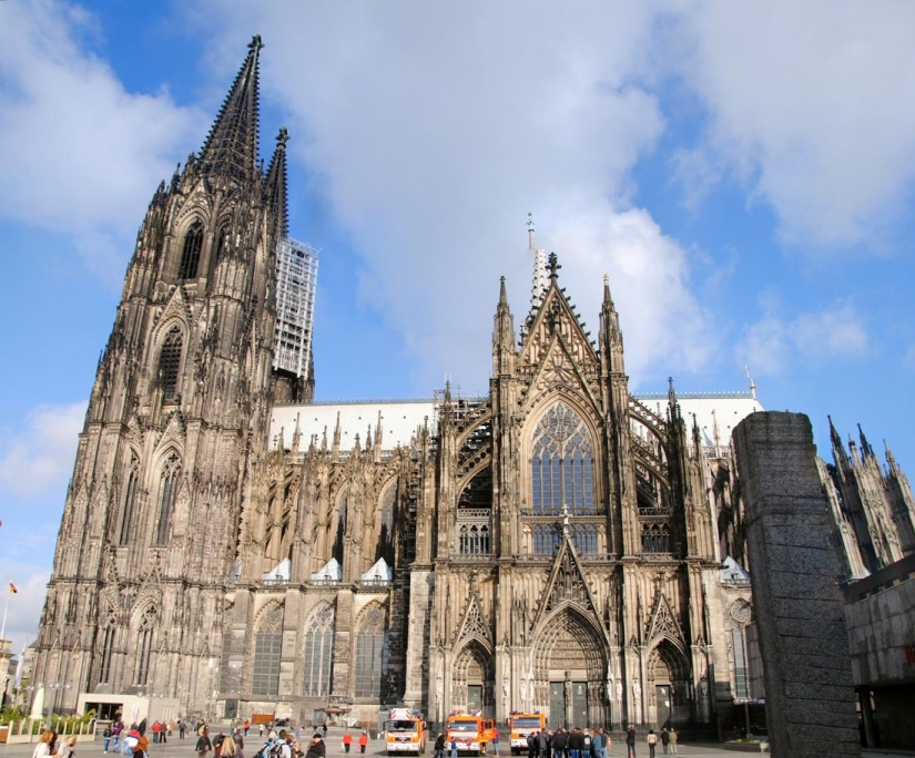 I can see everything from above! A 14-year-old Chinese man got into the Guinness Book of Records, thanks to his huge growth