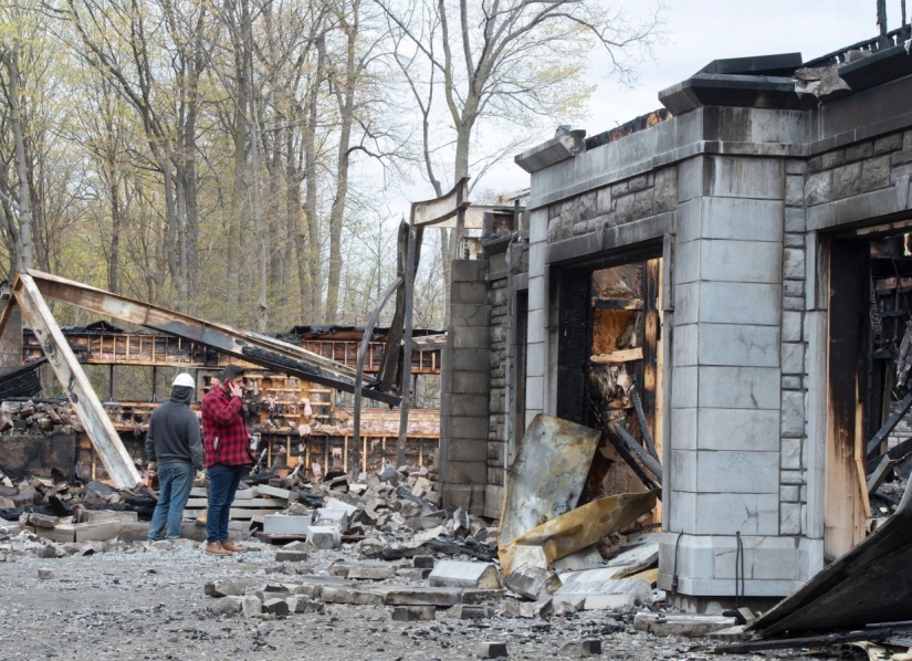 In Canada, the house of the founder of PornHub burned down due to arson In Canada, the house of the founder of PornHub burned down due to arson