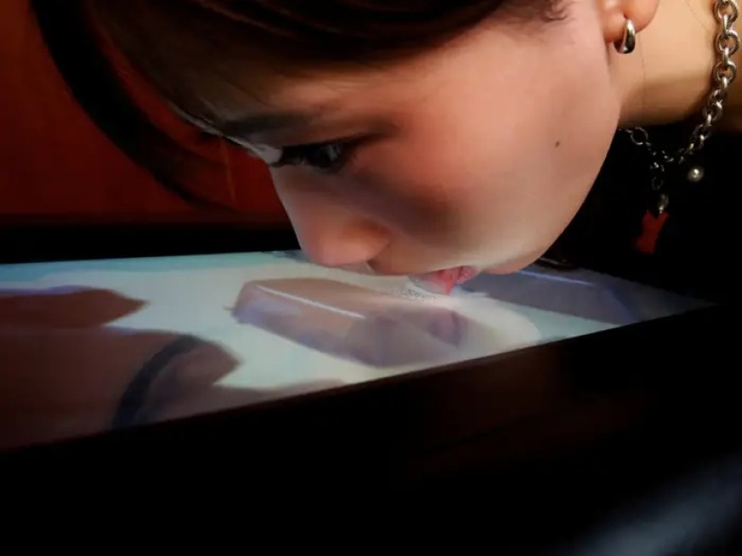 In Japan, they created a screen on which you can taste the image In Japan, they created a screen on which you can taste the image