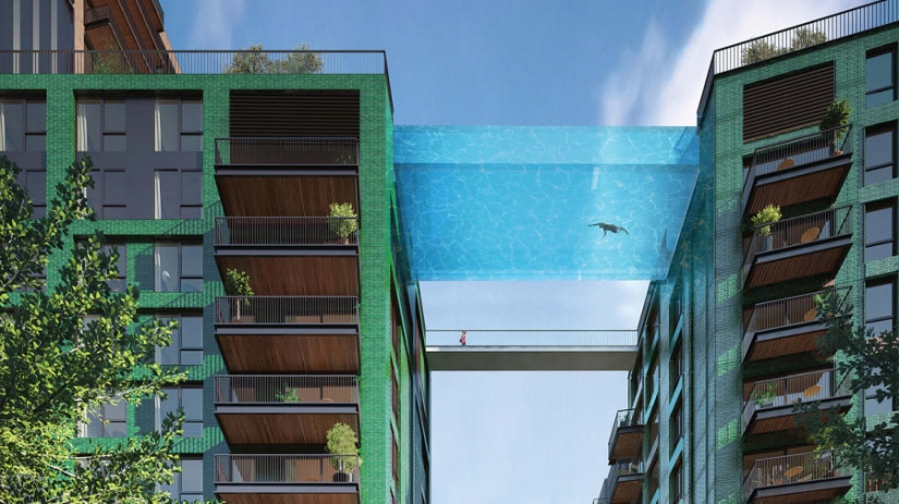 In London, a transparent swimming pool was installed between two high-rise buildings
