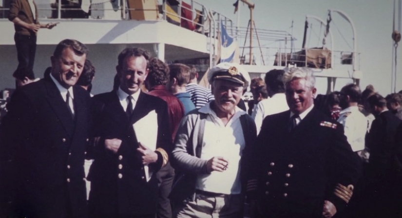 In the 1960s, the Suez canal was blocked for 8 years and what did the trapped sailors