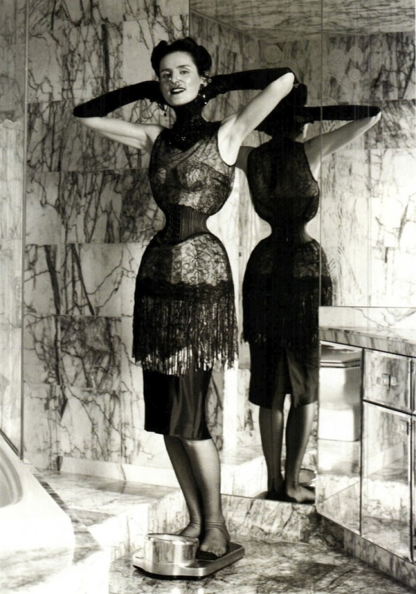 In the name of love: a woman tightened her waist to 33 cm at the whim of her husband In the name of love: a woman tightened her waist to 33 cm at the whim of her husband