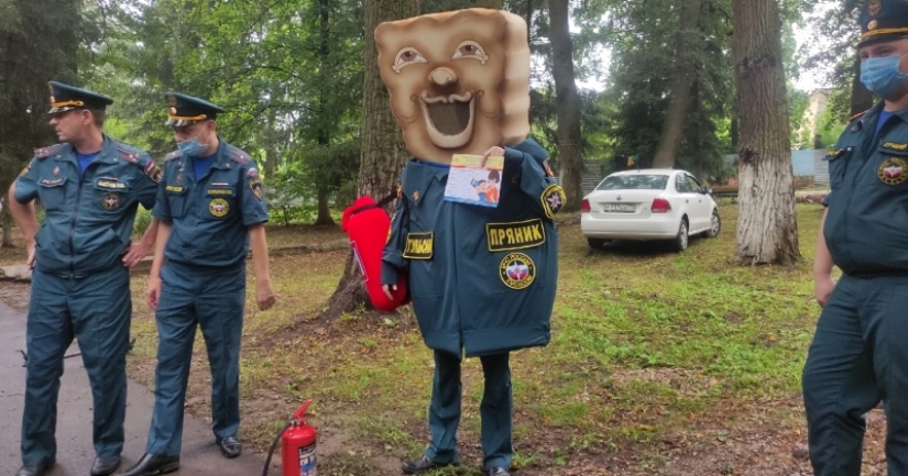 In the Tula region, the Ministry of Emergency Situations hired Gingerbread Tula and awarded him a medal