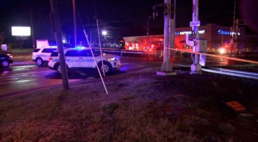 In the United States, two men were hit by a train, remembering their brother who died earlier in the same place In the United States, two men were hit by a train, remembering their brother who died earlier in the same place