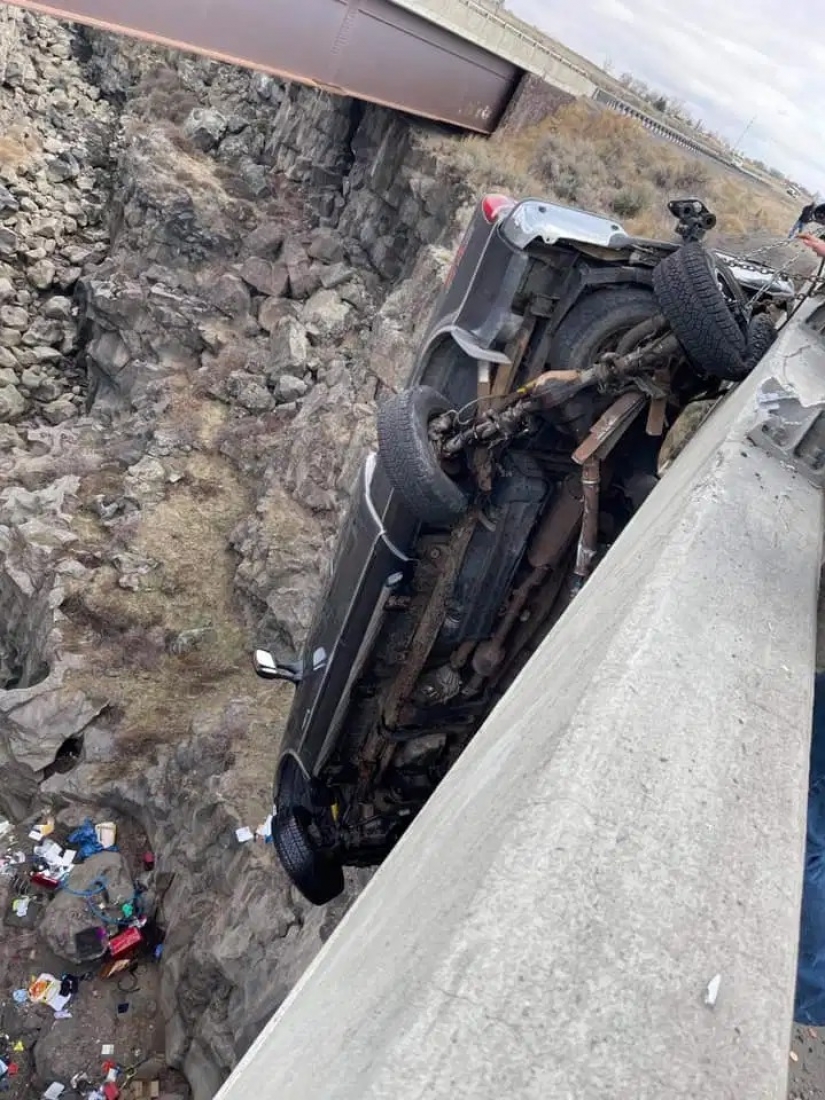 Incredible rescue: how you pulled a couple of pensioners out of a pickup truck, hanging above the precipice in Idaho Incredible rescue: how you pulled a couple of pensioners out of a pickup truck, hanging above the precipice in Idaho
