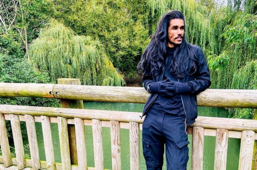 Is the braid a man's beauty? Indian impresses with long gorgeous hair