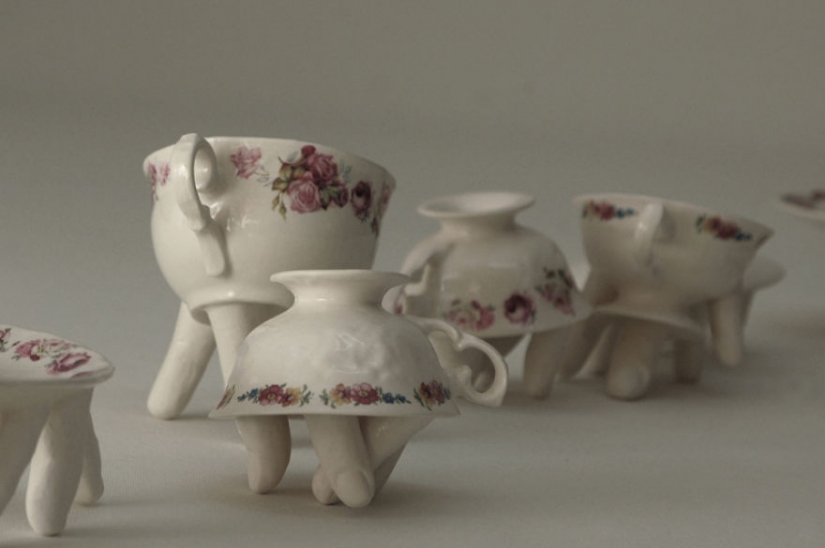 Israeli sculptor creates ceramic dishes that can run away from you Israeli sculptor creates ceramic dishes that can run away from you