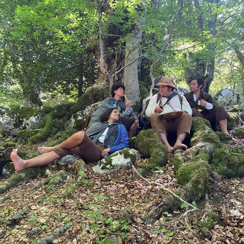 Italian role-players went to Vesuvius to drop the "Ring of Omnipotence"into the mouth Italian role-players went to Vesuvius to drop the "Ring of Omnipotence"into the mouth