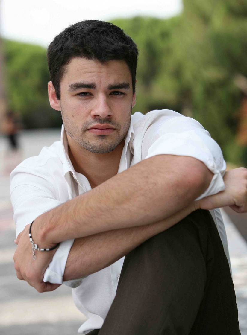 Jean-Claude Van Damme and Gladys Portugese: Through the thorns to happiness Jean-Claude Van Damme and Gladys Portugese: Through the thorns to happiness