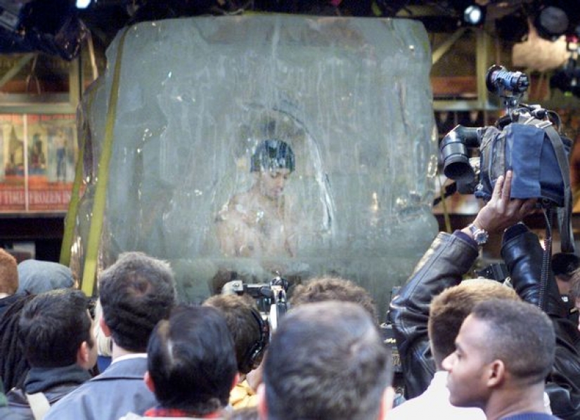 Juguetón de la pluma: el más peligroso de trucos de ilusionista David blaine