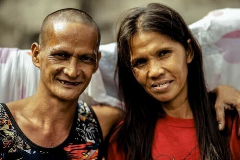 La buena gente de arreglar el matrimonio de la pareja de personas sin hogar, que durante 24 años juntos La buena gente de arreglar el matrimonio de la pareja de personas sin hogar, que durante 24 años juntos