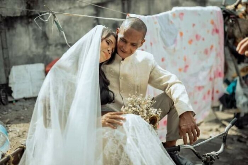 La buena gente de arreglar el matrimonio de la pareja de personas sin hogar, que durante 24 años juntos La buena gente de arreglar el matrimonio de la pareja de personas sin hogar, que durante 24 años juntos