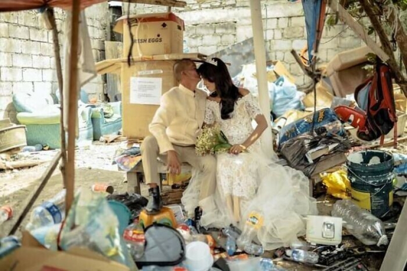 La buena gente de arreglar el matrimonio de la pareja de personas sin hogar, que durante 24 años juntos La buena gente de arreglar el matrimonio de la pareja de personas sin hogar, que durante 24 años juntos
