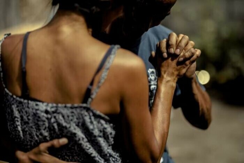 La buena gente de arreglar el matrimonio de la pareja de personas sin hogar, que durante 24 años juntos La buena gente de arreglar el matrimonio de la pareja de personas sin hogar, que durante 24 años juntos