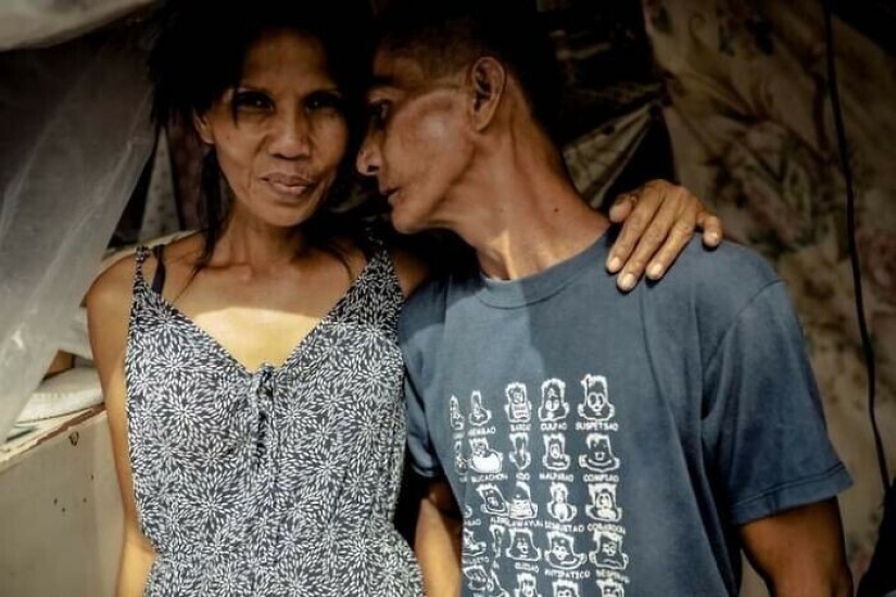 La buena gente de arreglar el matrimonio de la pareja de personas sin hogar, que durante 24 años juntos La buena gente de arreglar el matrimonio de la pareja de personas sin hogar, que durante 24 años juntos