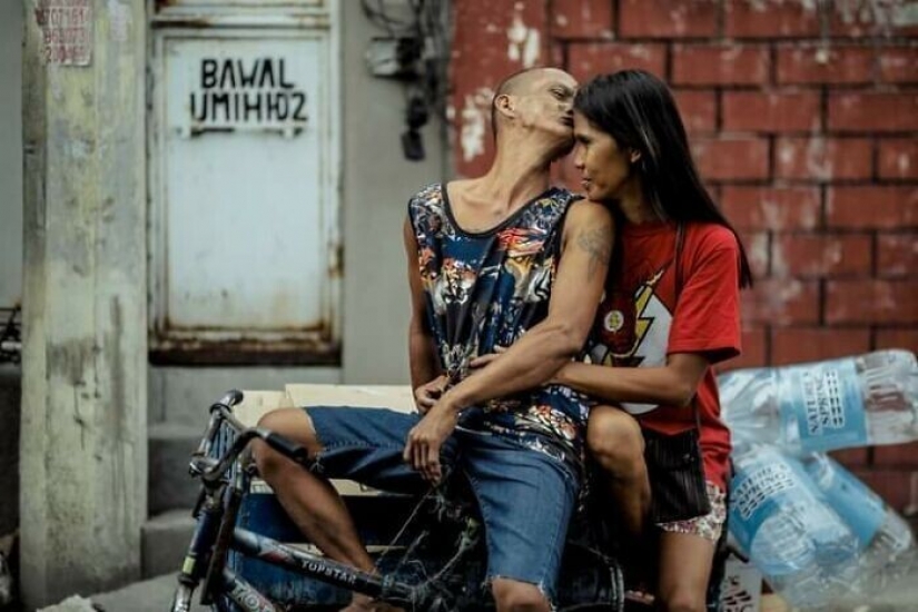 La buena gente de arreglar el matrimonio de la pareja de personas sin hogar, que durante 24 años juntos La buena gente de arreglar el matrimonio de la pareja de personas sin hogar, que durante 24 años juntos