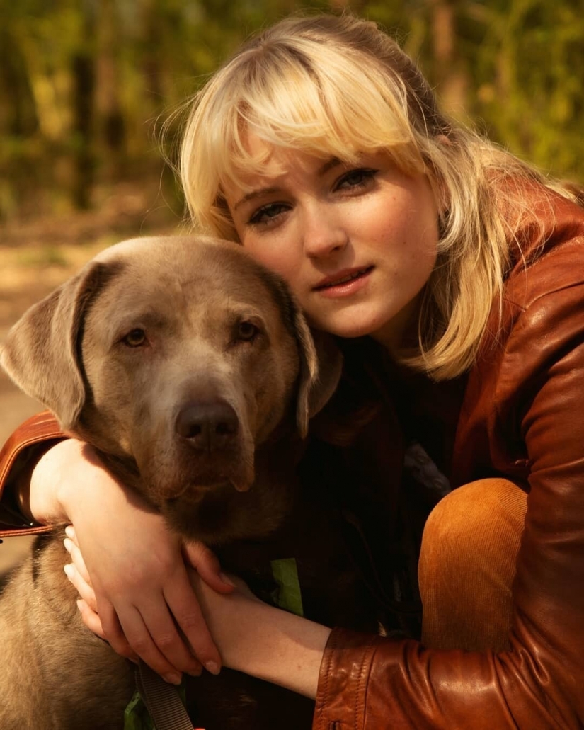 La chica se enamoró de la época de los 70 y cambió por completo su estilo