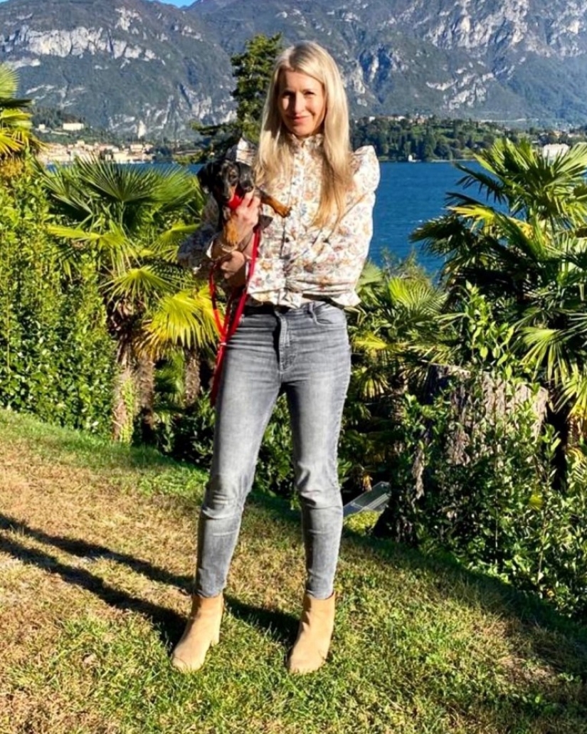 La decimocuarta esposa: cómo una mujer británica se convirtió en la próxima esposa del líder de un culto indio