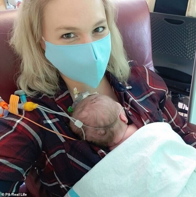 La esposa de 36 años del pastor ha dado a luz 11 veces, quedando embarazada cada año de matrimonio, y quiere más hijos La esposa de 36 años del pastor ha dado a luz 11 veces, quedando embarazada cada año de matrimonio, y quiere más hijos