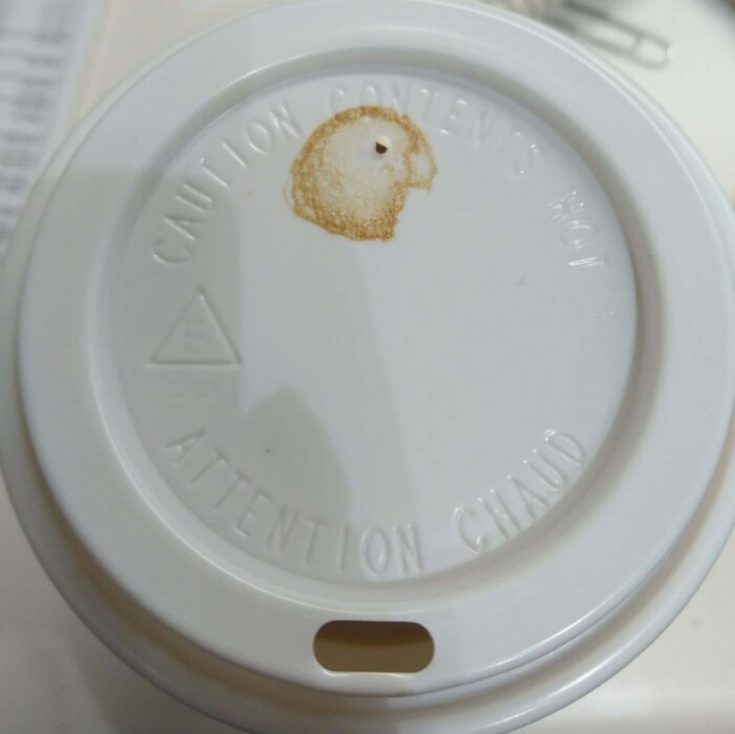 La gente comparte el arte del café al azar