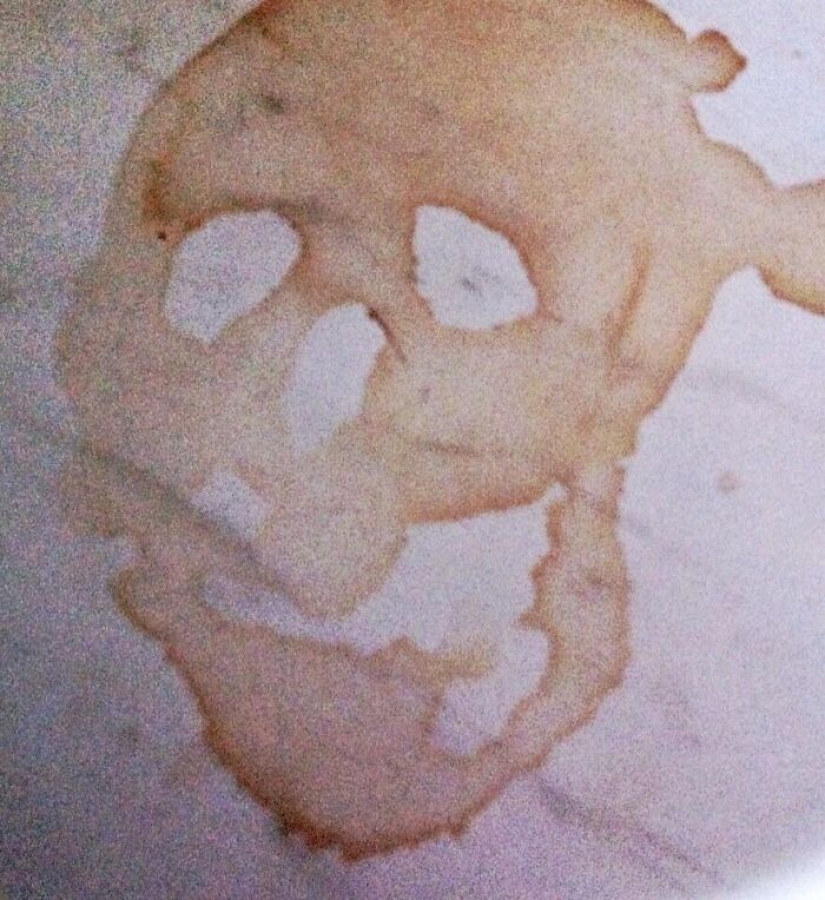 La gente comparte el arte del café al azar