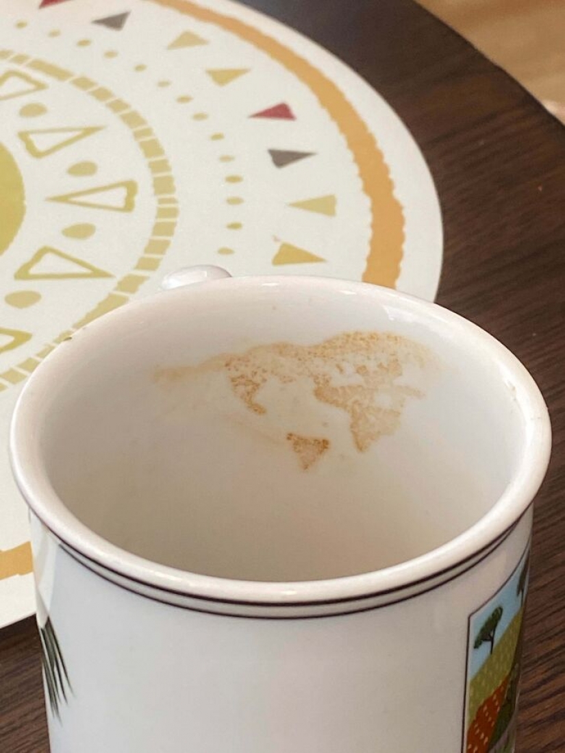 La gente comparte el arte del café al azar