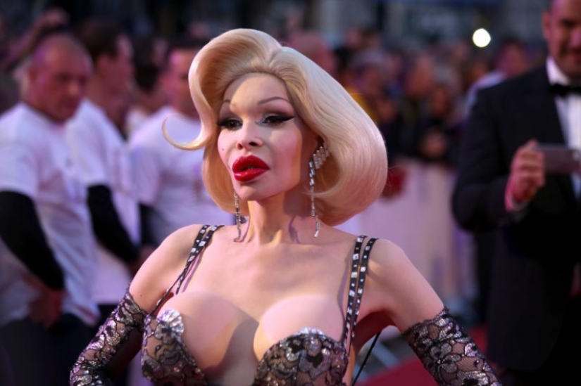 La historia de vida de Amanda Lepore, una transexual con el cuerpo más caro