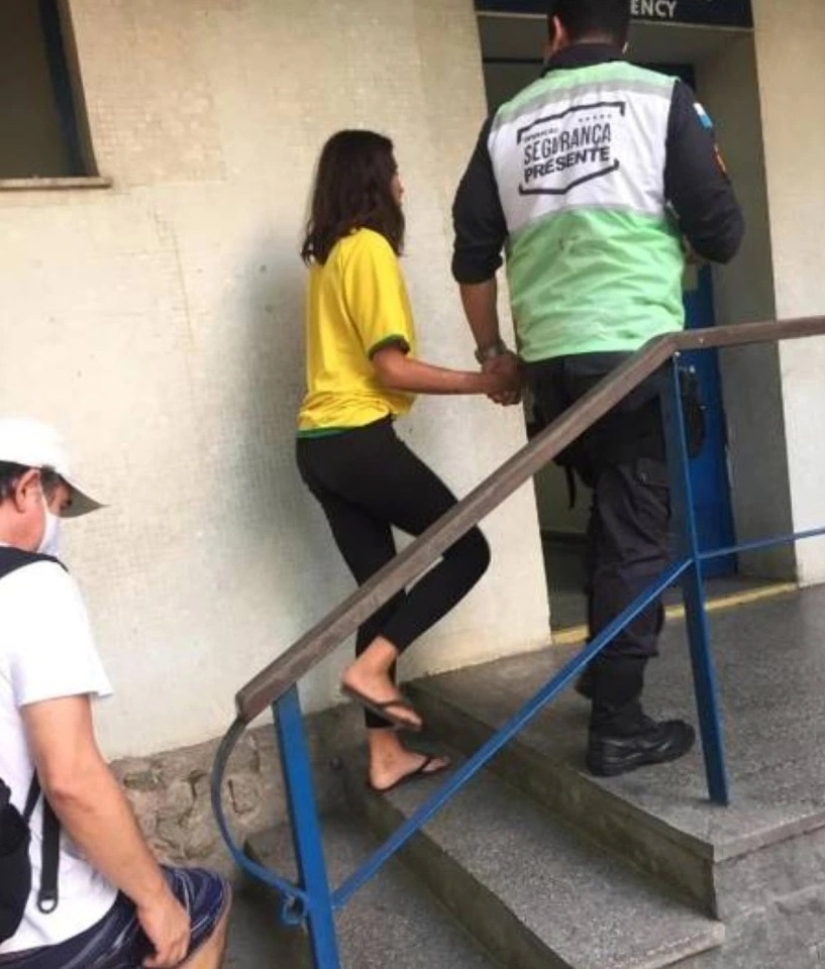 La modelo desaparecida que posó para Dolce y Gabbana fue encontrada loca en un barrio marginal brasileño La modelo desaparecida que posó para Dolce y Gabbana fue encontrada loca en un barrio marginal brasileño