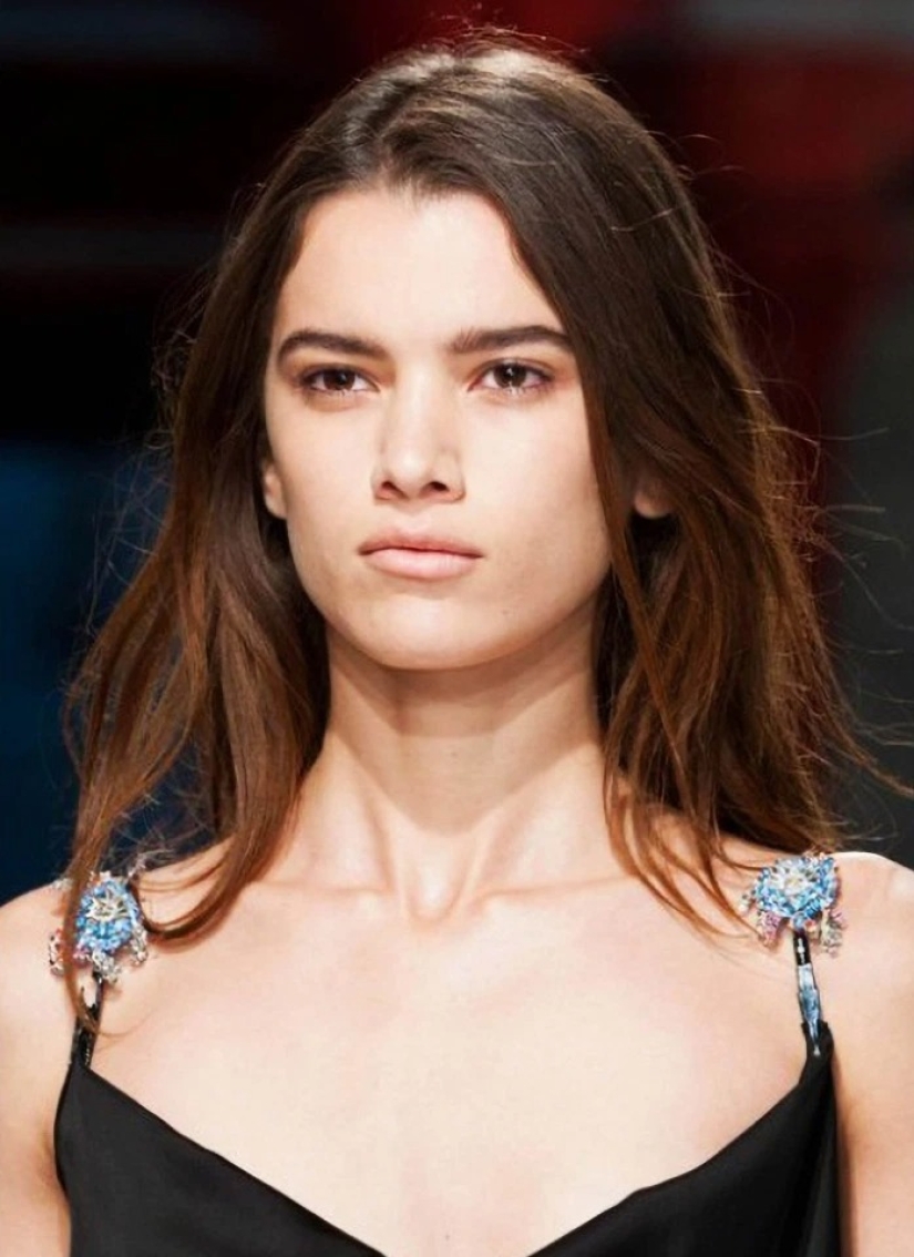 La modelo desaparecida que posó para Dolce y Gabbana fue encontrada loca en un barrio marginal brasileño La modelo desaparecida que posó para Dolce y Gabbana fue encontrada loca en un barrio marginal brasileño