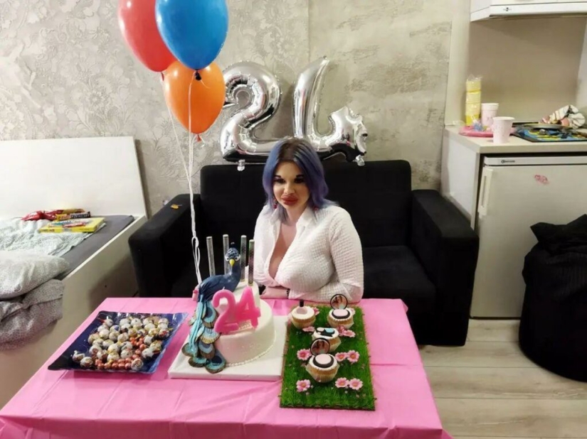 La mujer con los labios más grandes del mundo va a agrandar sus mejillas La mujer con los labios más grandes del mundo va a agrandar sus mejillas