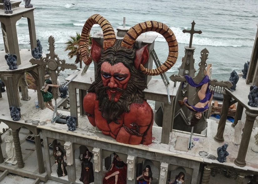 La obsesión del diablo: un paseo por el "castillo de Satanás" mexicano valorado en 4 4 millones