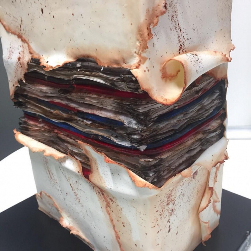 La pastelera autodidacta Kristina Dolnik hace pasteles únicos sin masilla